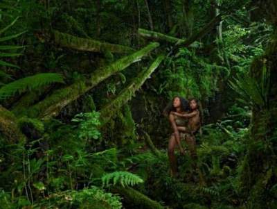 "Реальные" Маугли: серия фотографий, в которой воссозданы истории про одичалых детей. Фото