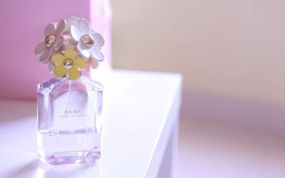Неподдельный аромат: 7 способов отличить фейковый парфюм от настоящего. Фото