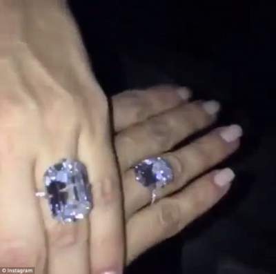 Ким Кардашьян показала свое новое кольцо с бриллиантом