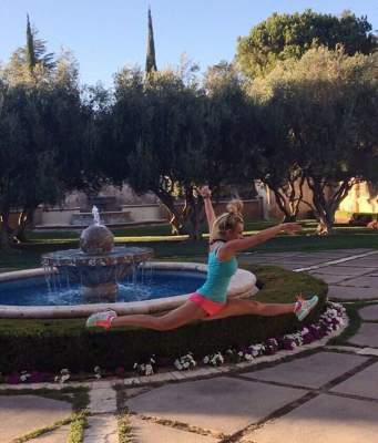 Бритни Спирс показала впечатляющий шпагат в прыжке