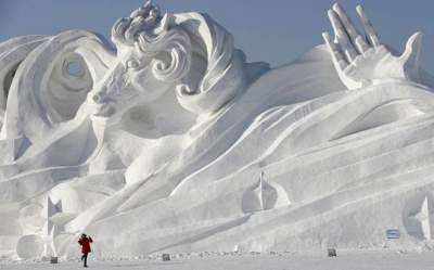 Впечатляющие воображение скульптуры на фестивале льда и снега в Китае. Фото