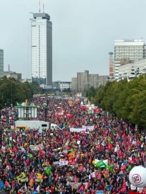 В Германии протесты против торговли с Канадой и США. Фото