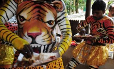 Тигриный фестиваль Пули Кали в Индии. Фото