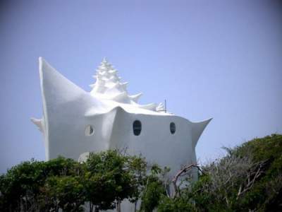 Необычный дом-ракушка на острове в Карибском море. Фото