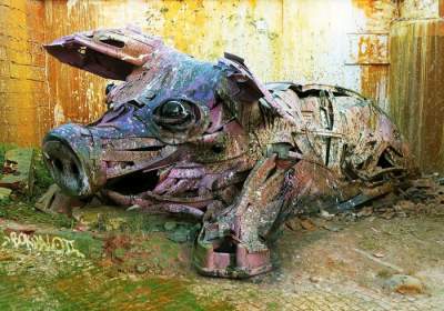 Необычные скульптуры животных из мусора и хлама. Фото