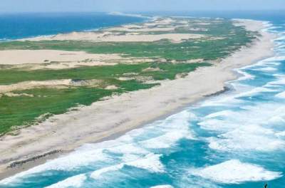 Убежать на край Земли: самые уединенные острова на планете. Фото