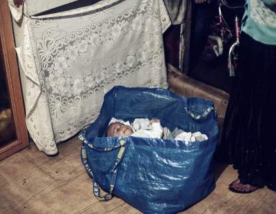 Фотограф показал, как живут цыгане в Румынии. Фото