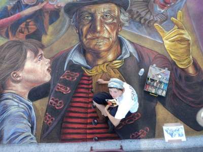 Уличная художница создает невероятные работы прямо на асфальте. Фото