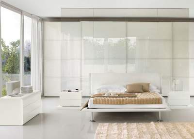 Нежные и легкие спальни в белом цвете. Фото