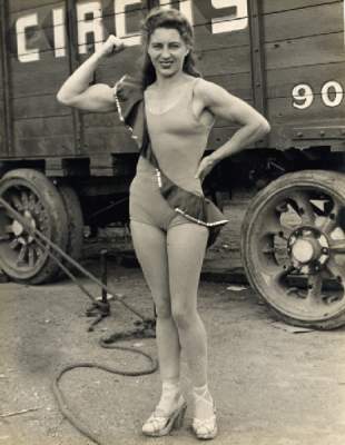 Ретроснимки первых женщин-бодибилдеров. Фото