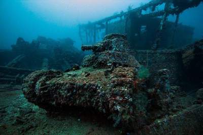 Лагуна Чуук - самое большое подводное кладбище военной техники. Фото