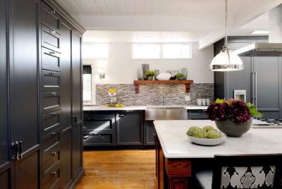 Черный цвет в интерьере кухни – стильно и элегантно. Фото