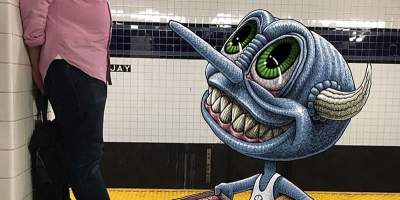 Забавные монстрики в метро Нью-Йорка. Фото
