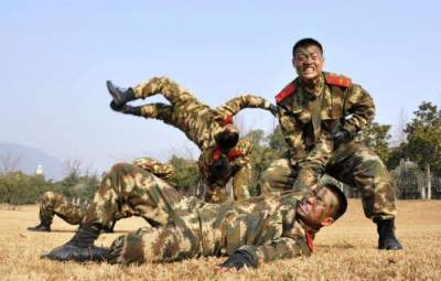 Безумные тренировки китайских солдат. Фото