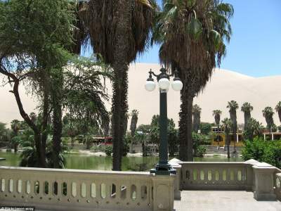 Город-оазис посреди песчаных дюн Атакамы. Фото