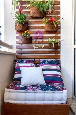 Очаровательные примеры мебели для миниатюрных балконов. Фото