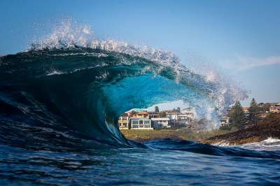 Океанские волны в лучах солнца: эффектный фотопроект мастера из Австралии. Фото
