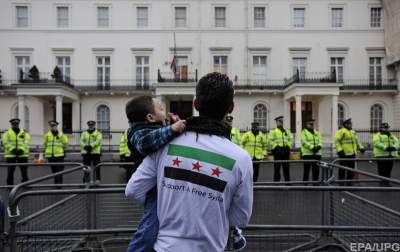 В Лондоне прошли протесты: люди требовали прекратить обстрелы Алеппо. Фото