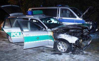 В Дрездене неизвестные подожгли полицейские автомобили