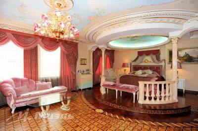 Пользователей Сети шокировали интерьеры московских квартир. Фото