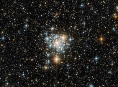 Астрономы показали впечатляющий снимок рассеянного звездного скопления