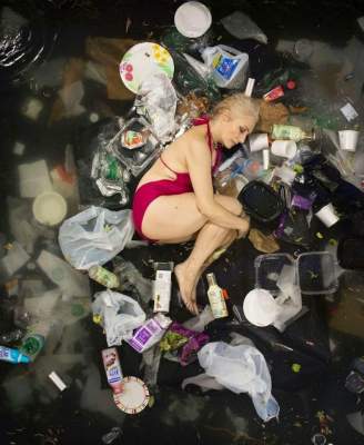 Фотограф показал, сколько мусора выбрасывают люди за неделю. Фото