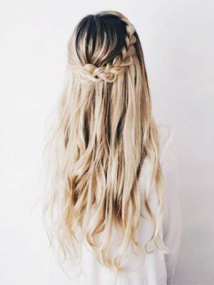 Модные прически осени: что стоит попробовать для длинных волос. Фото