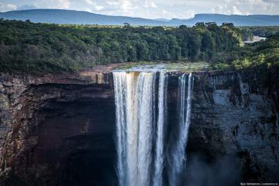 Кайетур: один из самых высоких и мощных водопадов. Фото