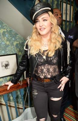 Мадонна в откровенном наряде отличилась на гламурной вечеринке