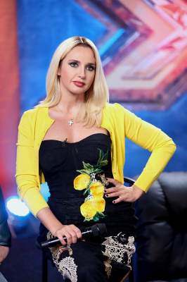Оксана Марченко "засветила" пышную грудь в обтягивающем платье