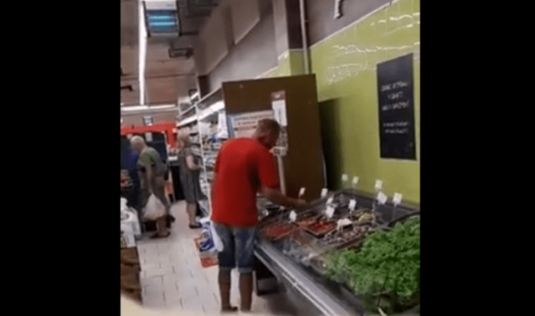 Сеть насмешил «дегустатор» в украинском супермаркете