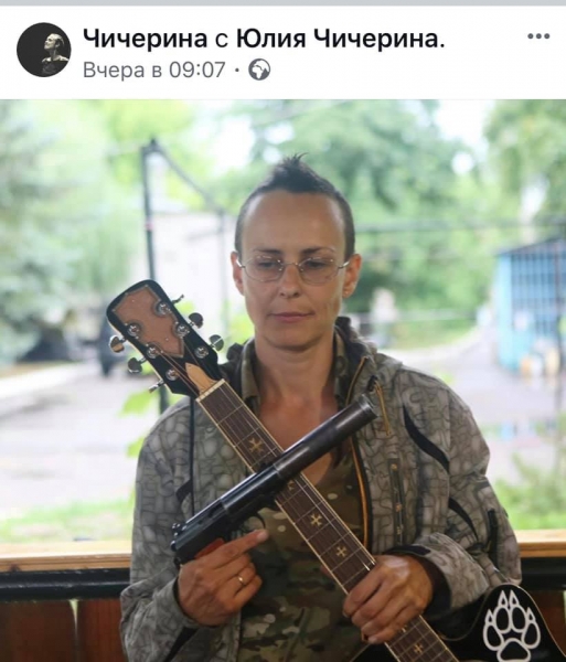 В Сети высмеяли фотку российской певицы с оружием