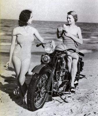Подборка винтажных фото женщин на мотоциклах. Фото