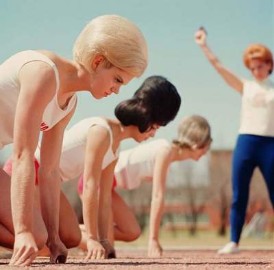 Когда размер имеет значение: женские прически 60-х. Фото